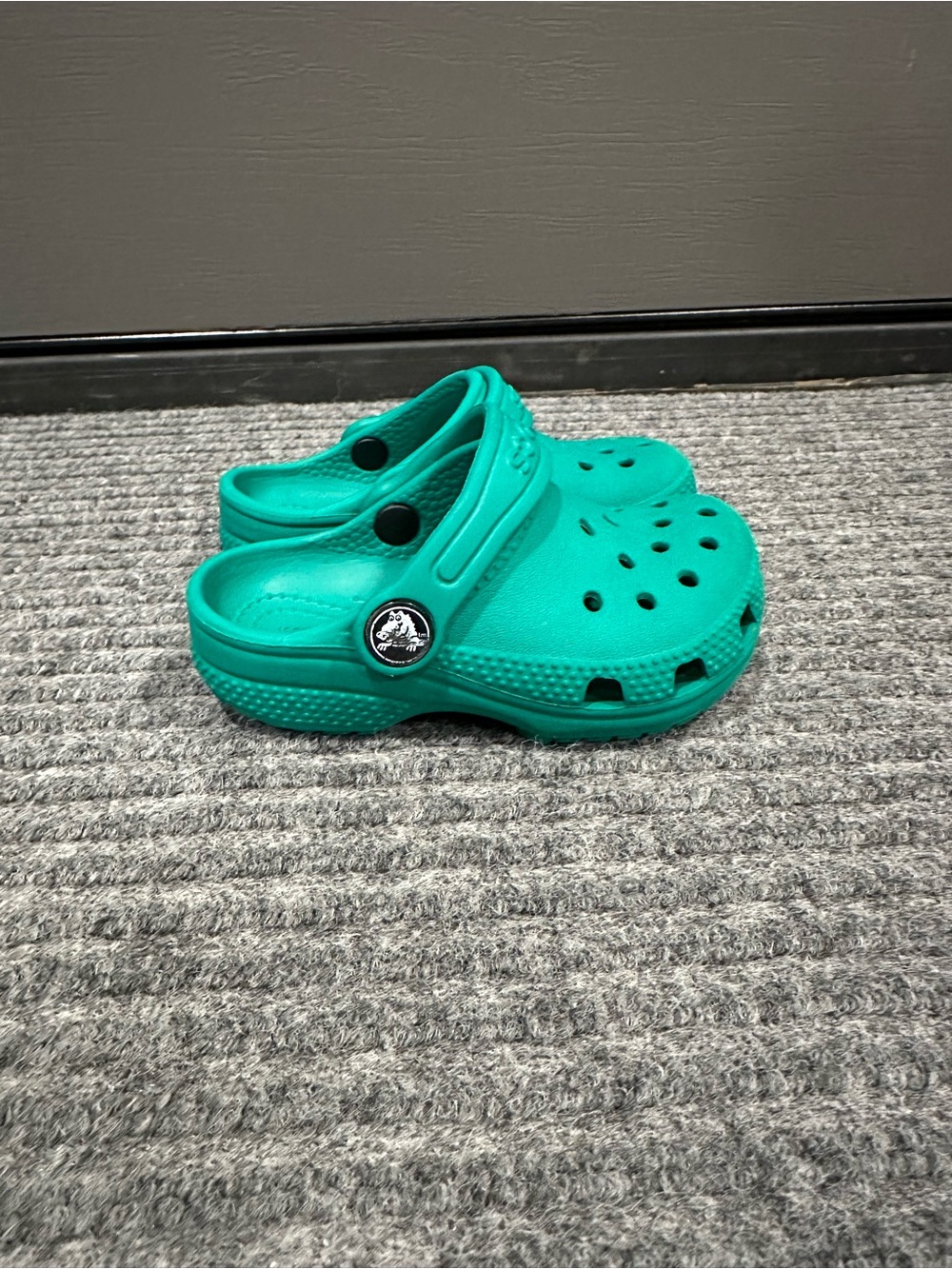 CROCS Toddler size 7. Green Classic Clog